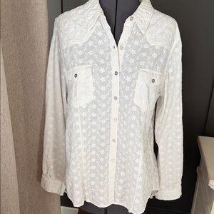 Lola P White Hi Low Eyelet Button-Down Shirt size L Rayon EUC